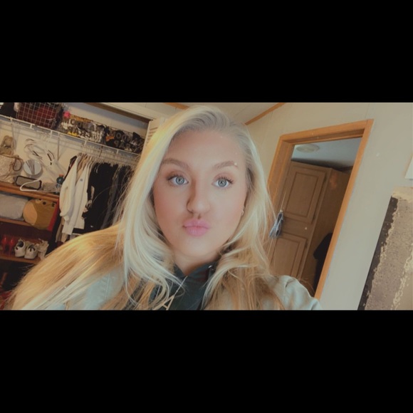 Meet your Posher, Allie - Picture 1 of 1